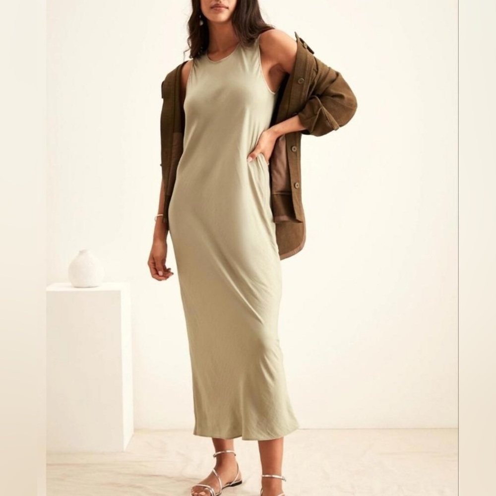 Banana Republic Column Midi Dress S Champagne Sheath Layer Minimalist travel